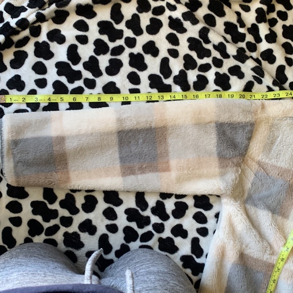 BLUE B PULL OVER FLUFFY JACKET - Picture 9 of 10